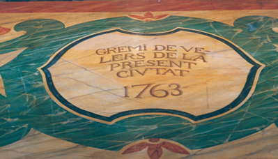 retoque de la mesa policromada